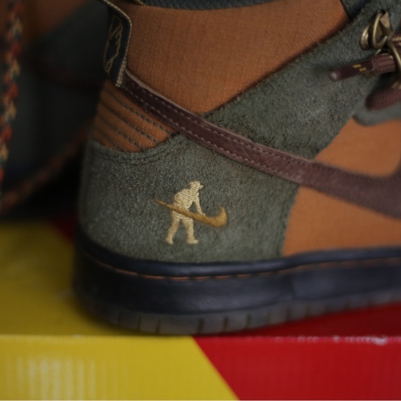 Nike SB High Pro Dunks Passport - SIZE 4.5/6 - Picture 2 of 9